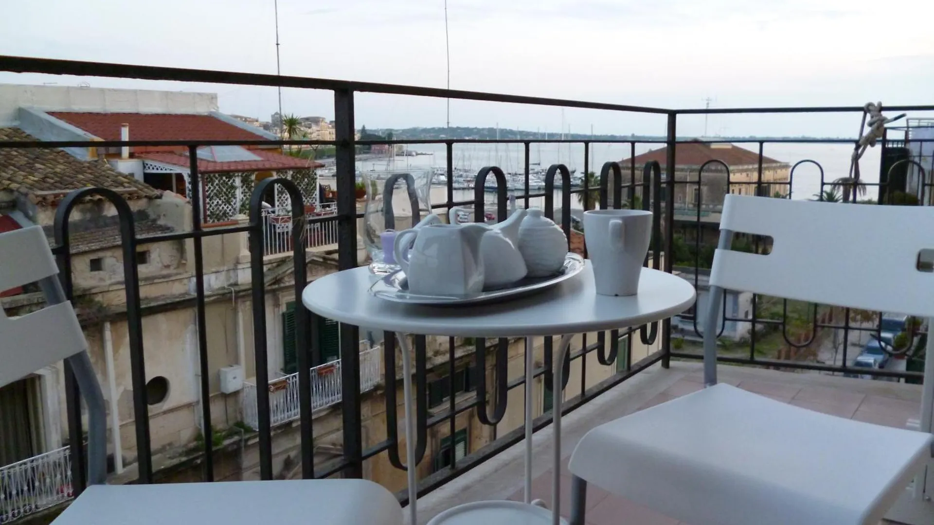 B&B Le Grand Bleu Siracusa - One Hundred Steps From Ortigia -Sea View - Syracuse 3*,
