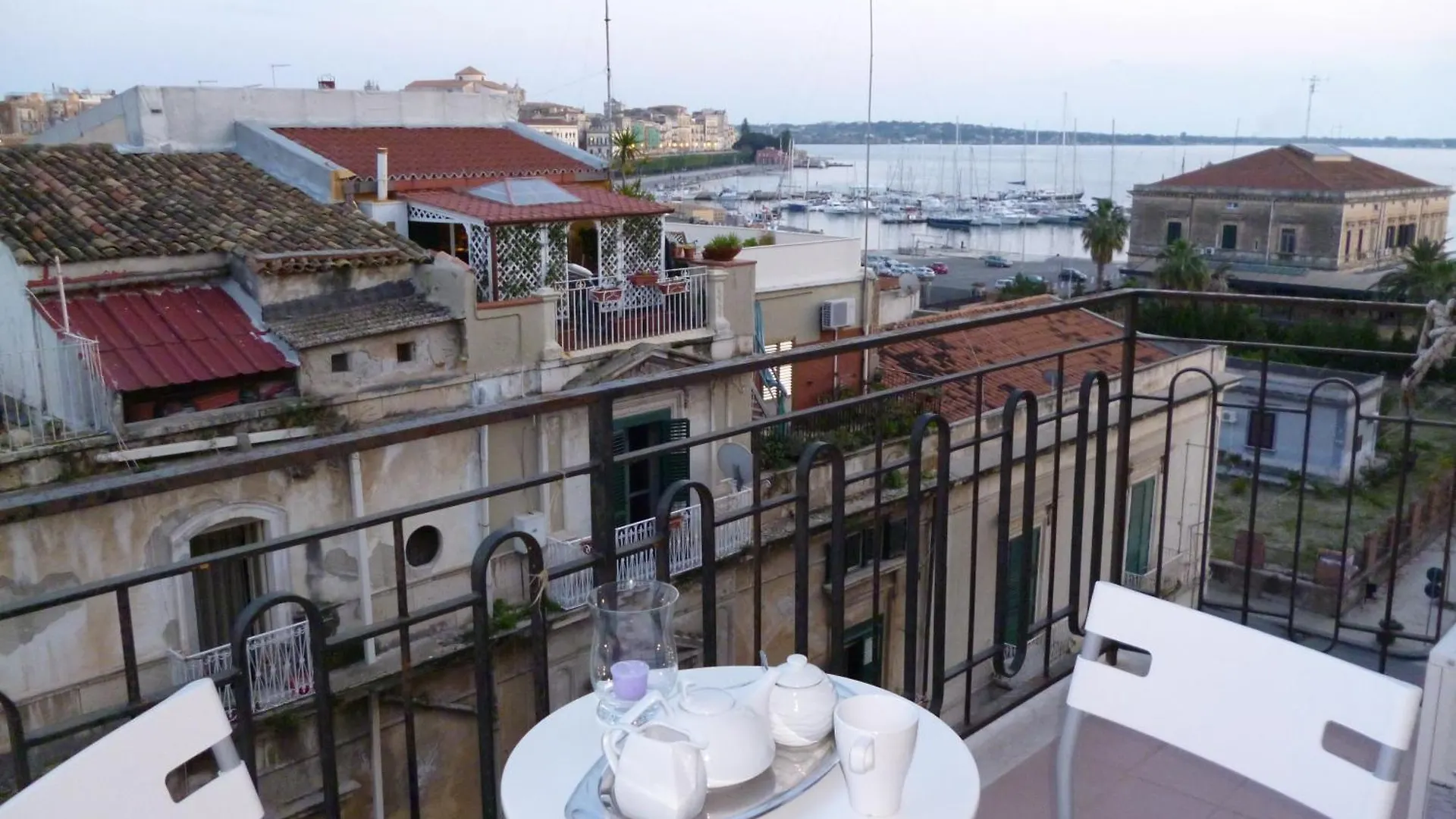 B&B Le Grand Bleu Siracusa - One Hundred Steps From Ortigia -Sea View - Syracuse