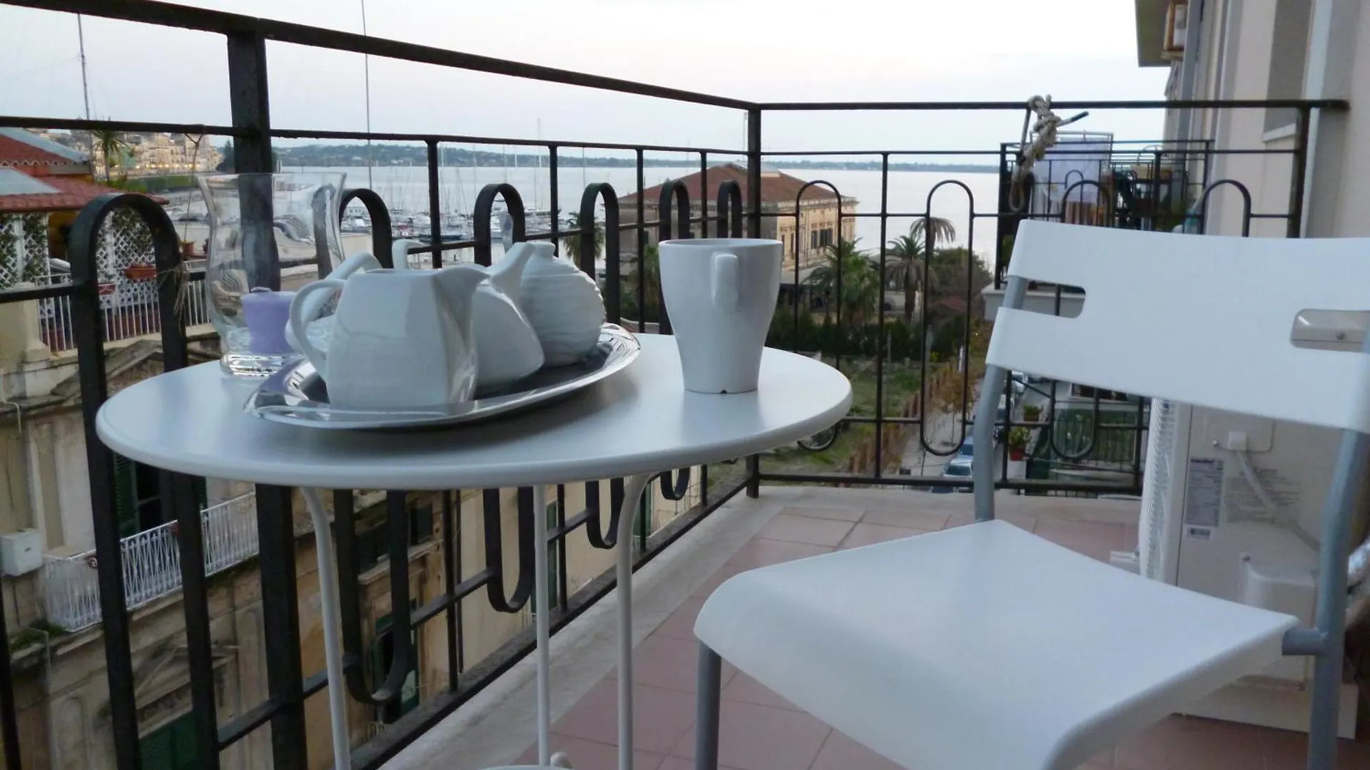 B&B Le Grand Bleu Siracusa - One Hundred Steps From Ortigia -Sea View - Syracuse Bed & Breakfast